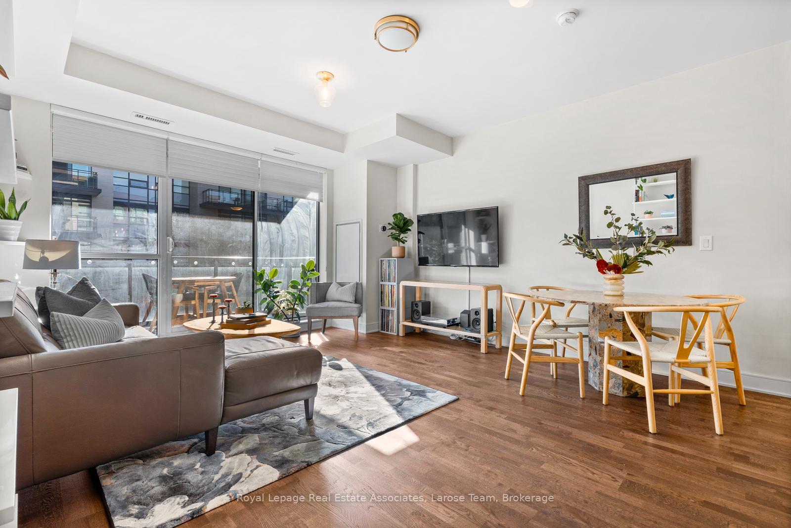 1575 Lakeshore Road W 235