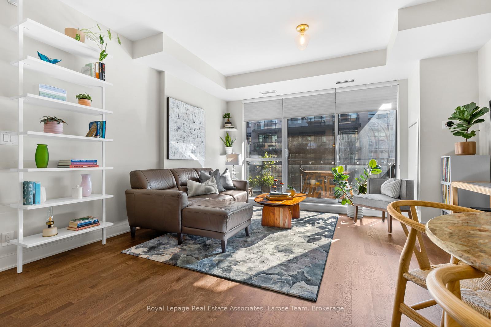 1575 Lakeshore Road W 235