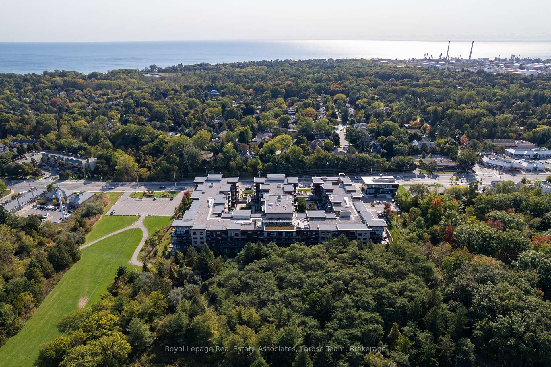 1575 Lakeshore Road W 235