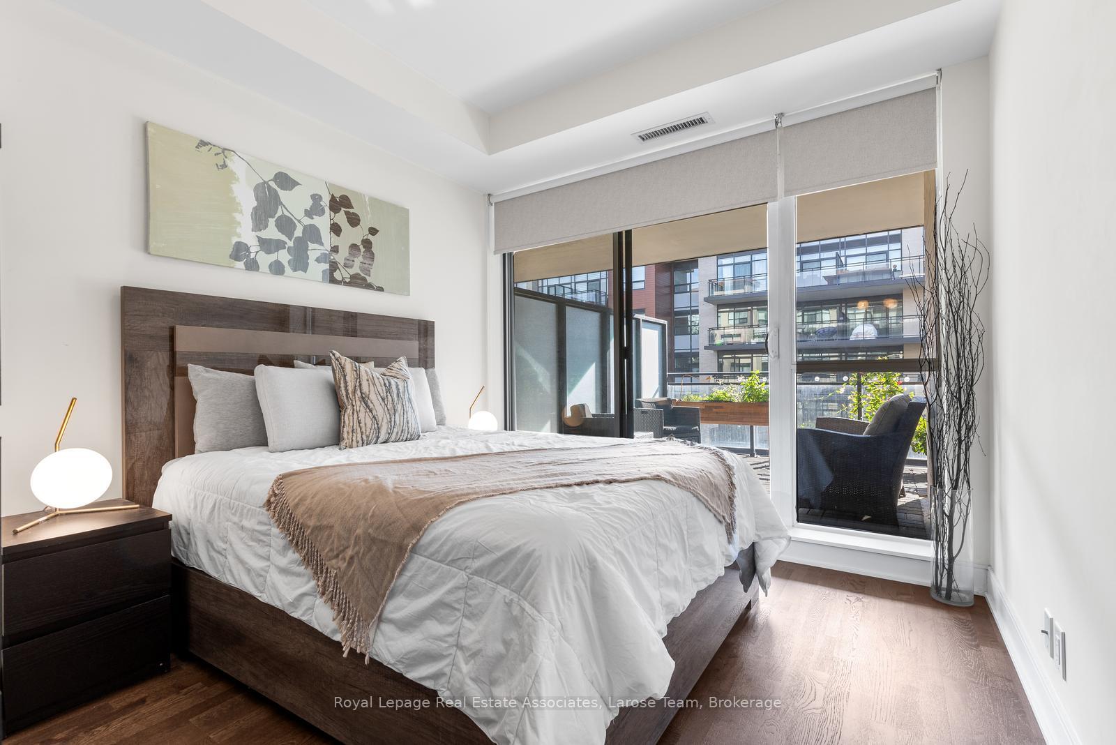 1575 Lakeshore Road W 235