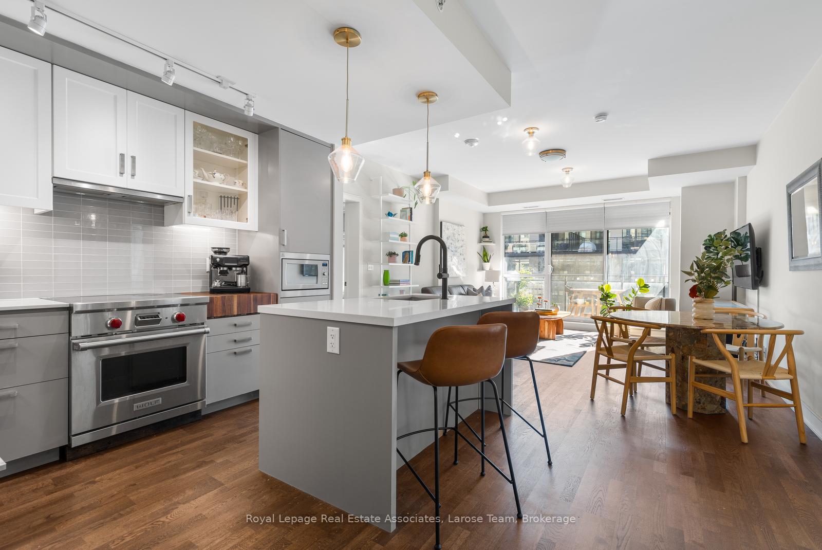1575 Lakeshore Road W 235
