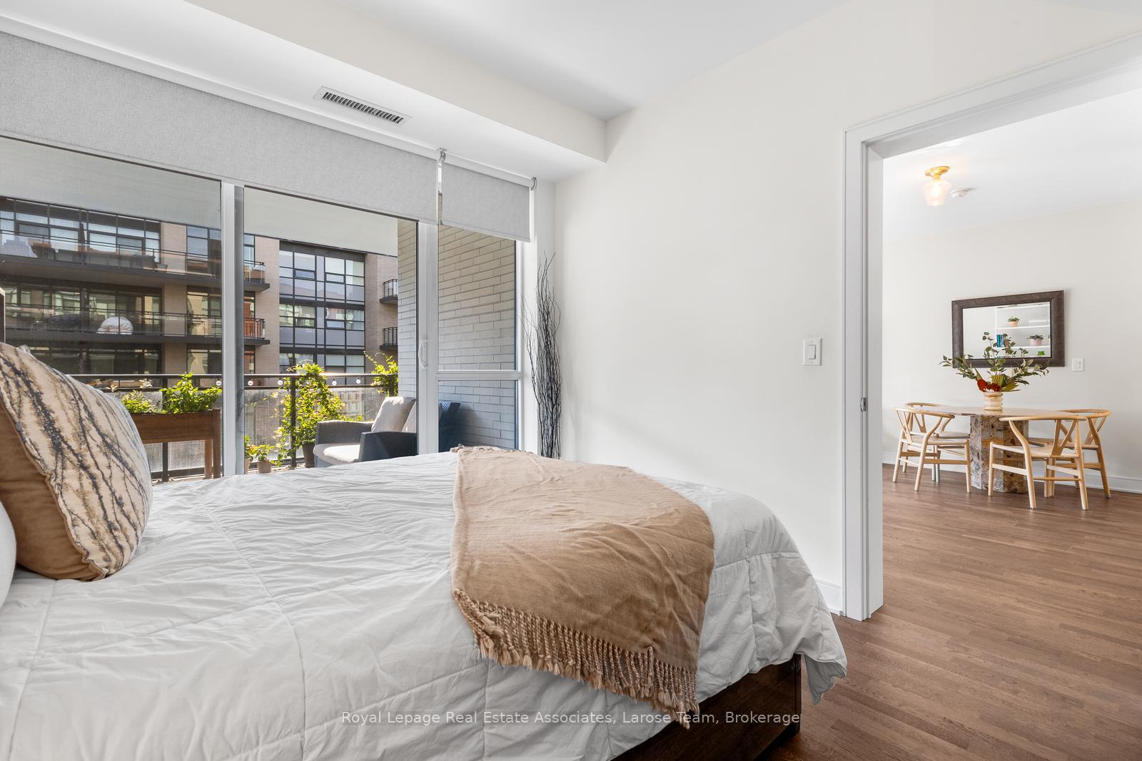 1575 Lakeshore Road W 235