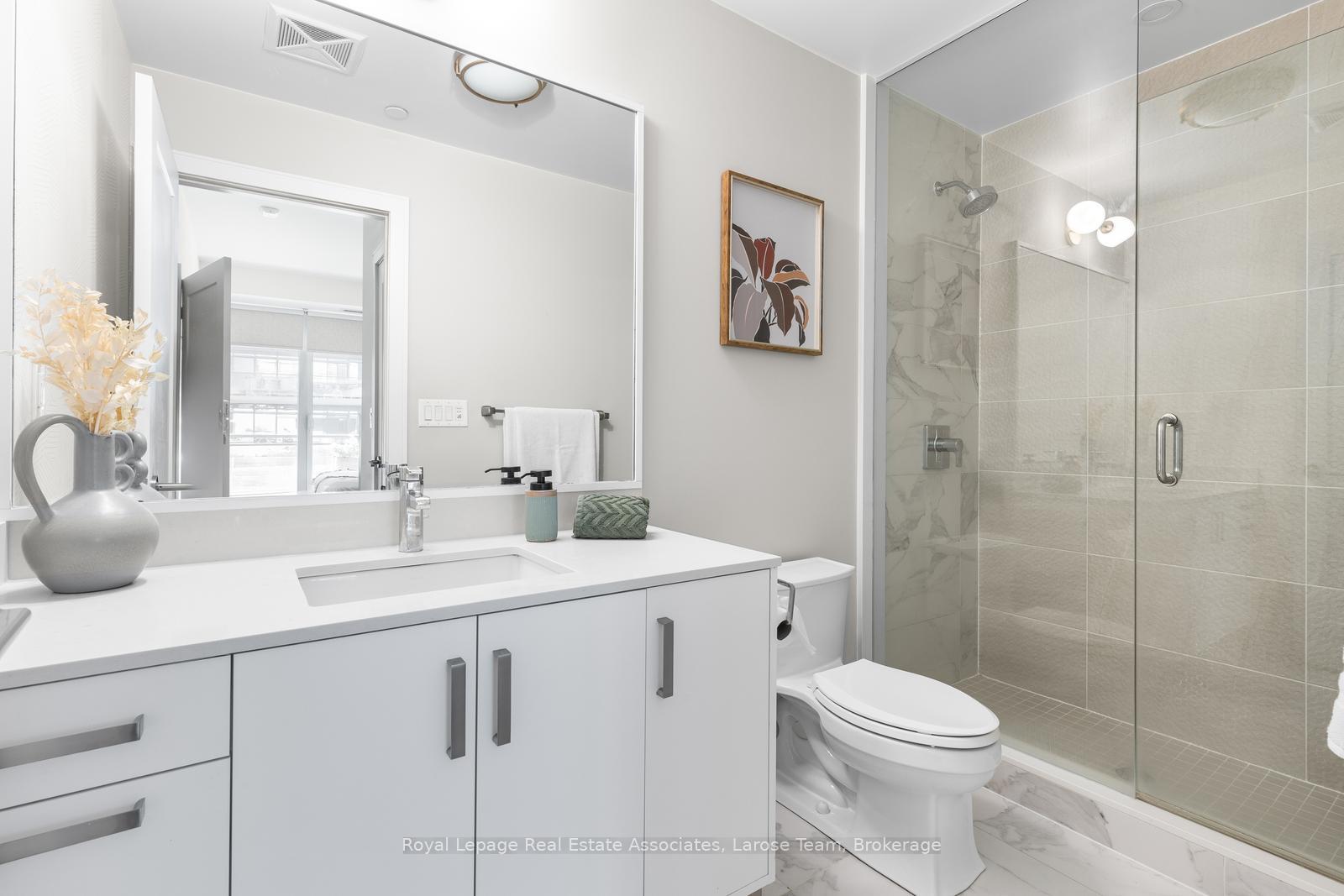 1575 Lakeshore Road W 235