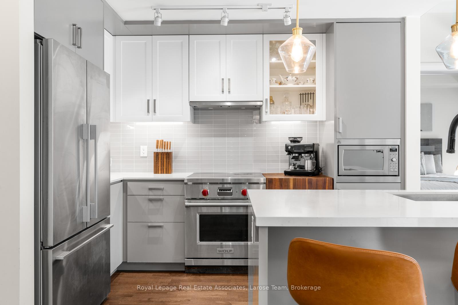 1575 Lakeshore Road W 235