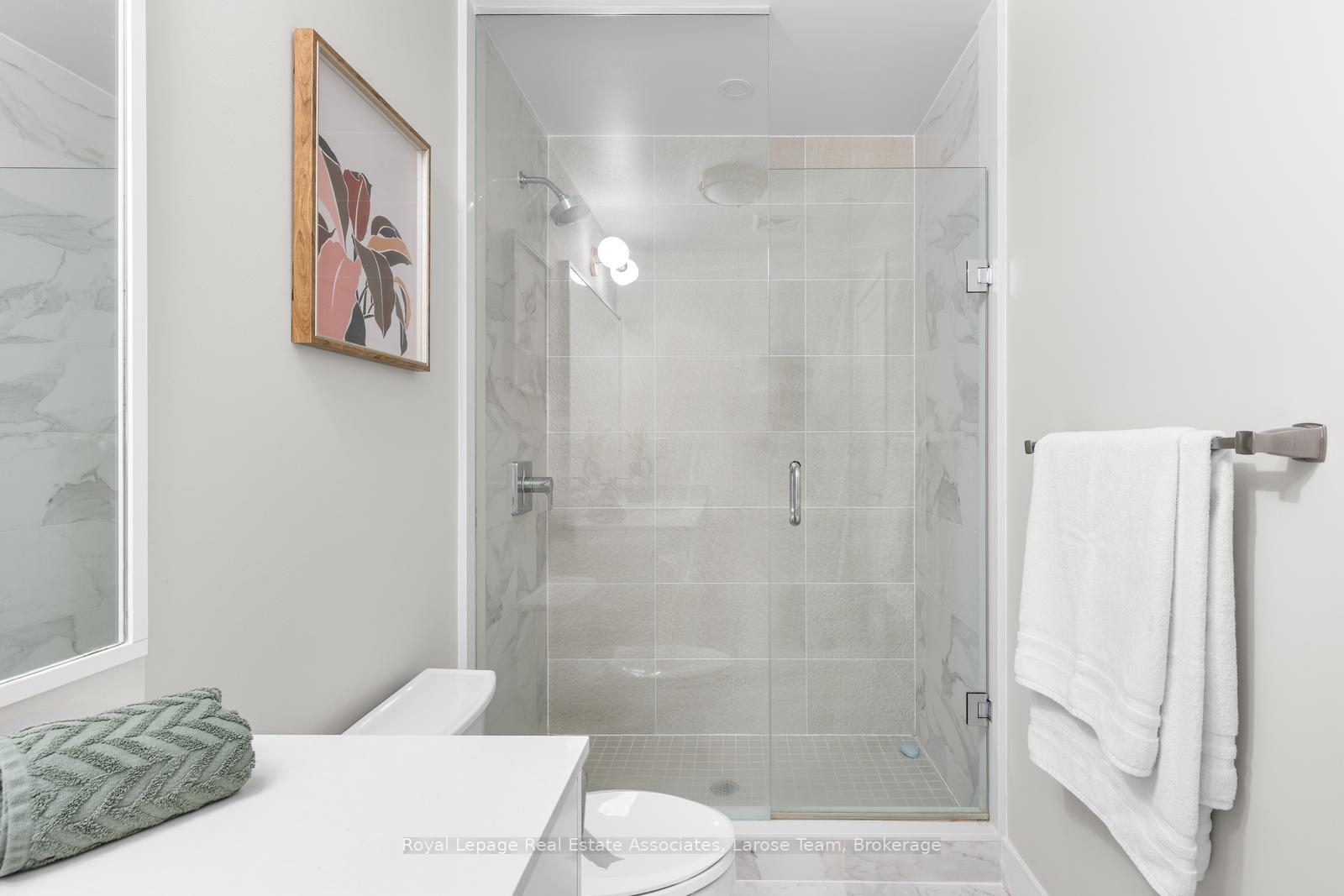 1575 Lakeshore Road W 235