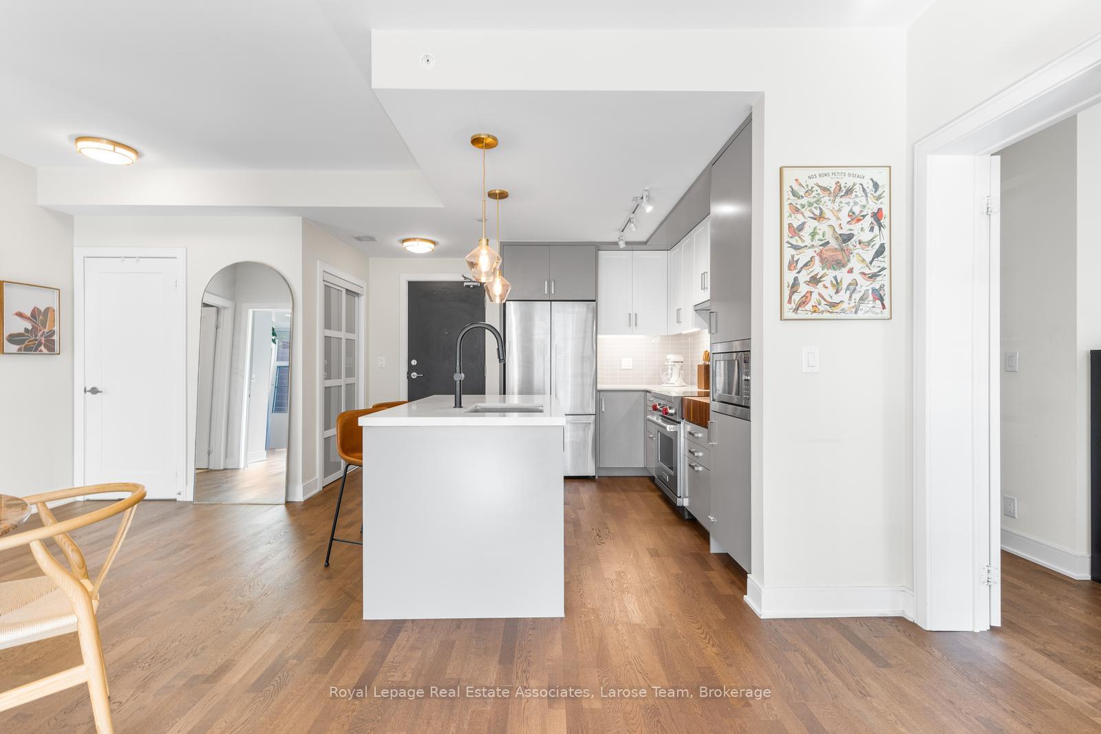 1575 Lakeshore Road W 235