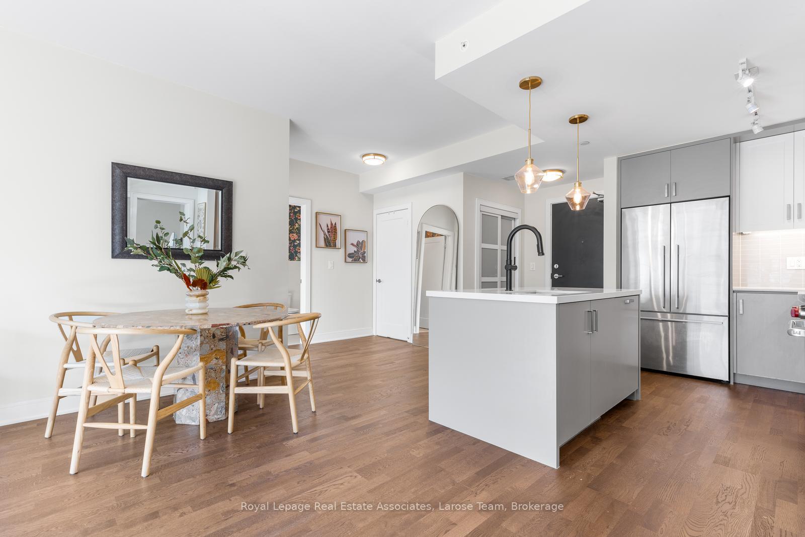1575 Lakeshore Road W 235
