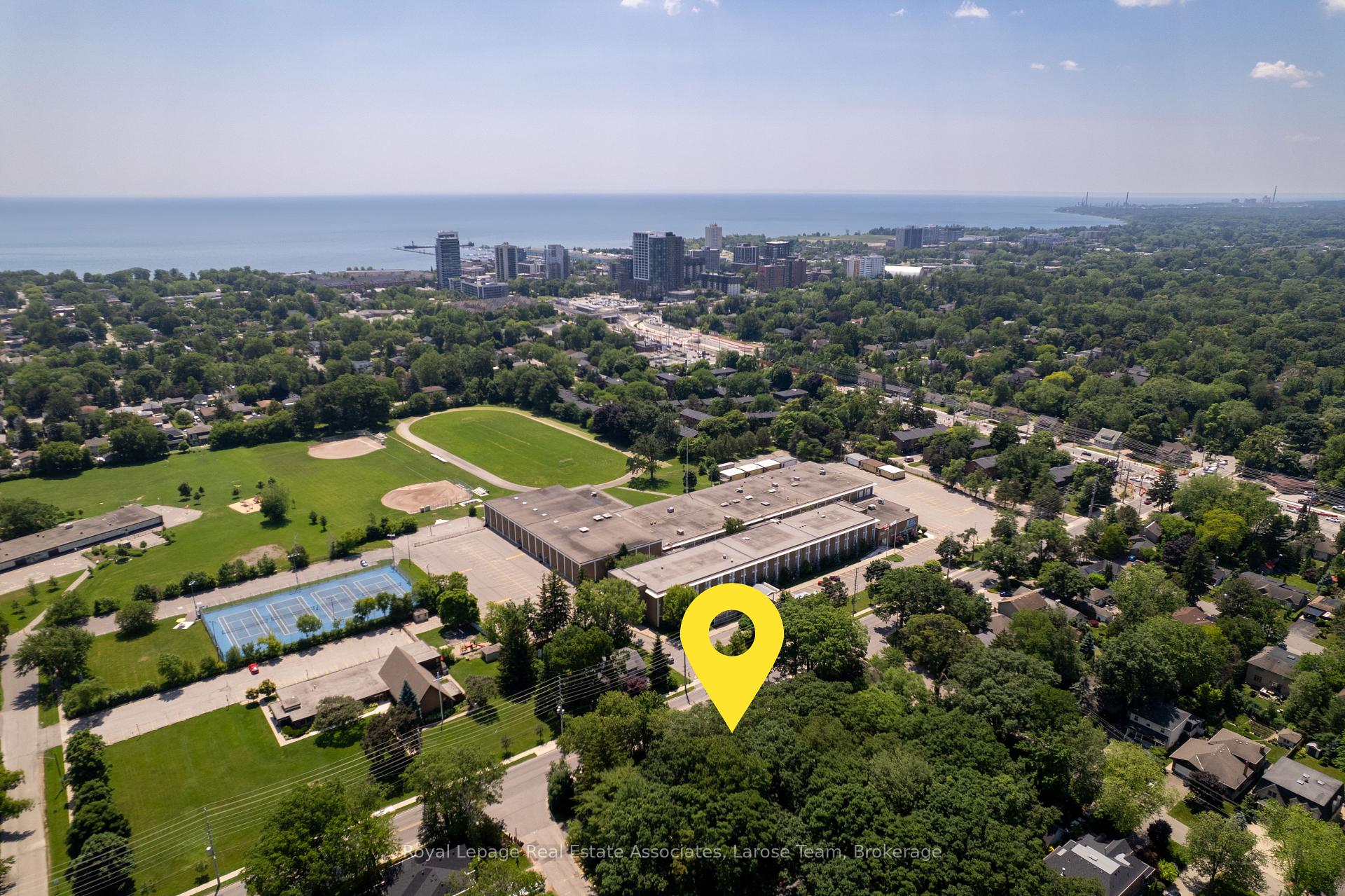 101 Mineola Road E