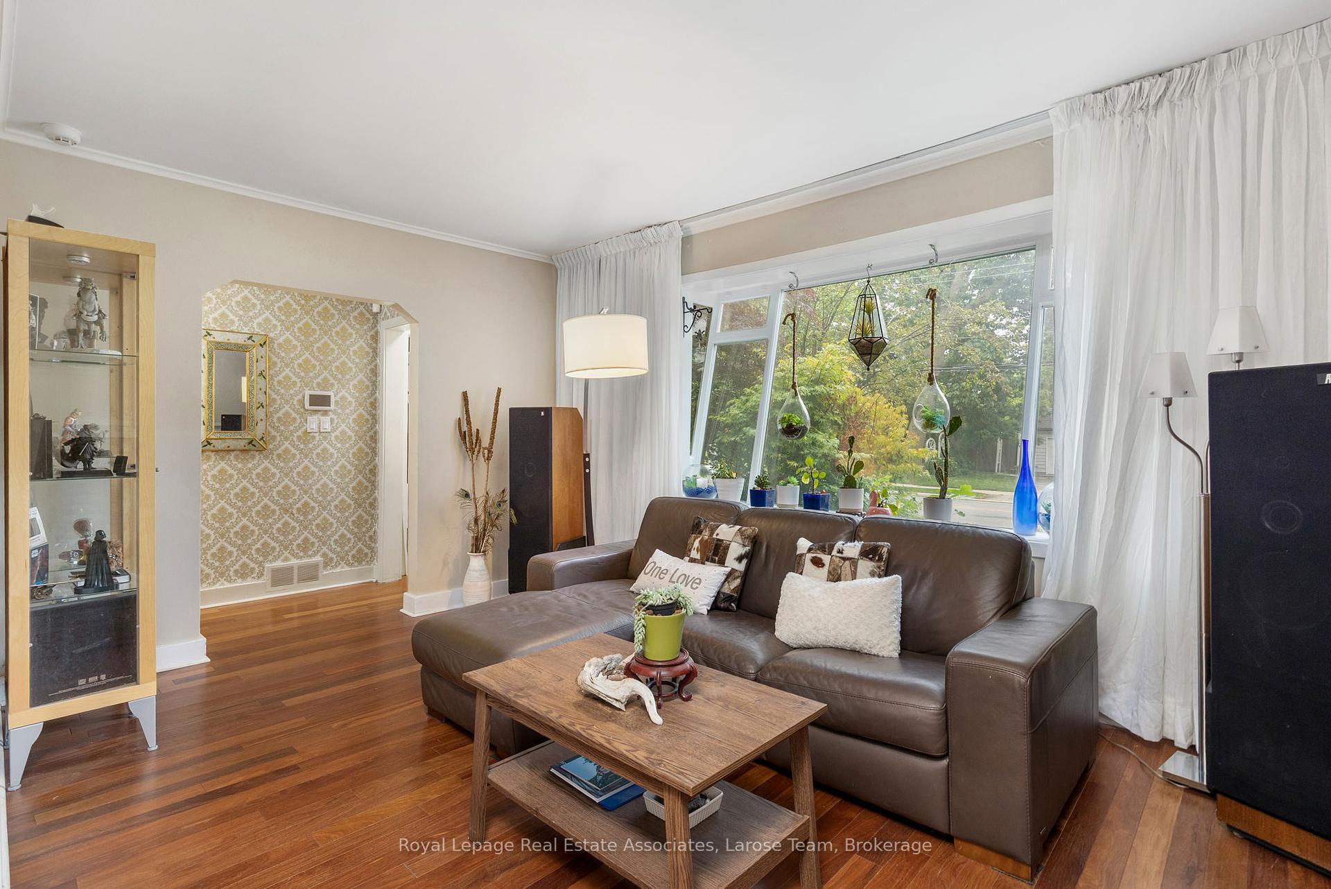 101 Mineola Road E