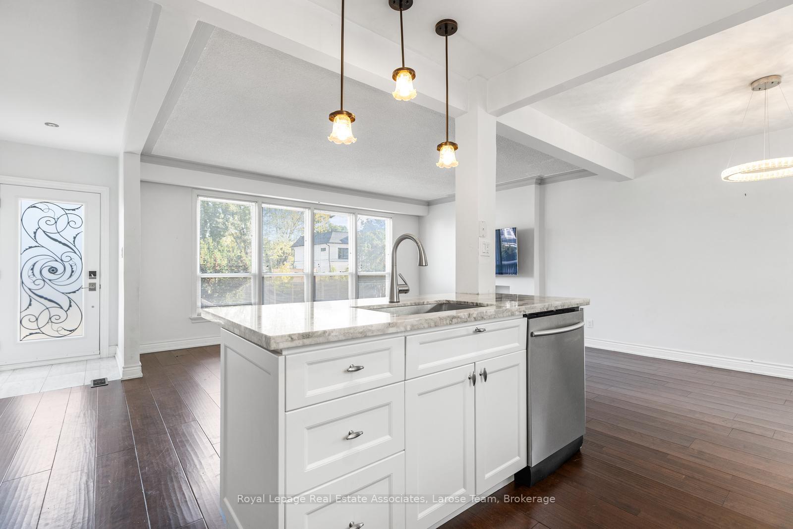 453 Brookside Drive Upper, Oakville Unit: Upper