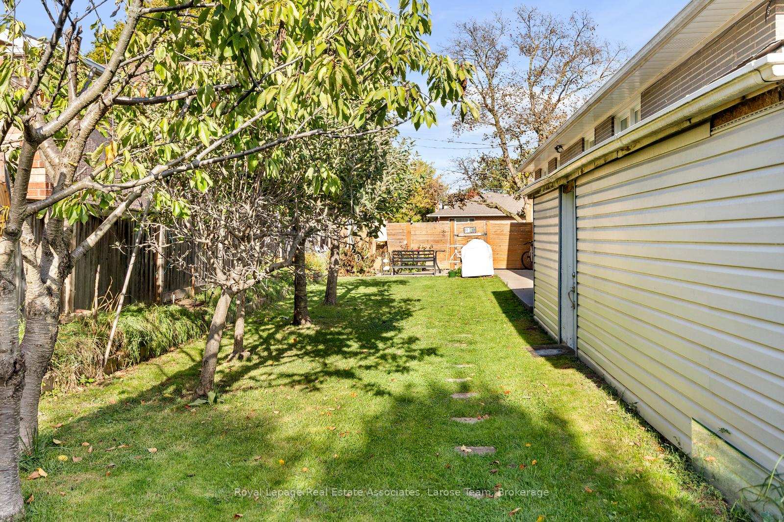 453 Brookside Drive Upper, Oakville Unit: Upper