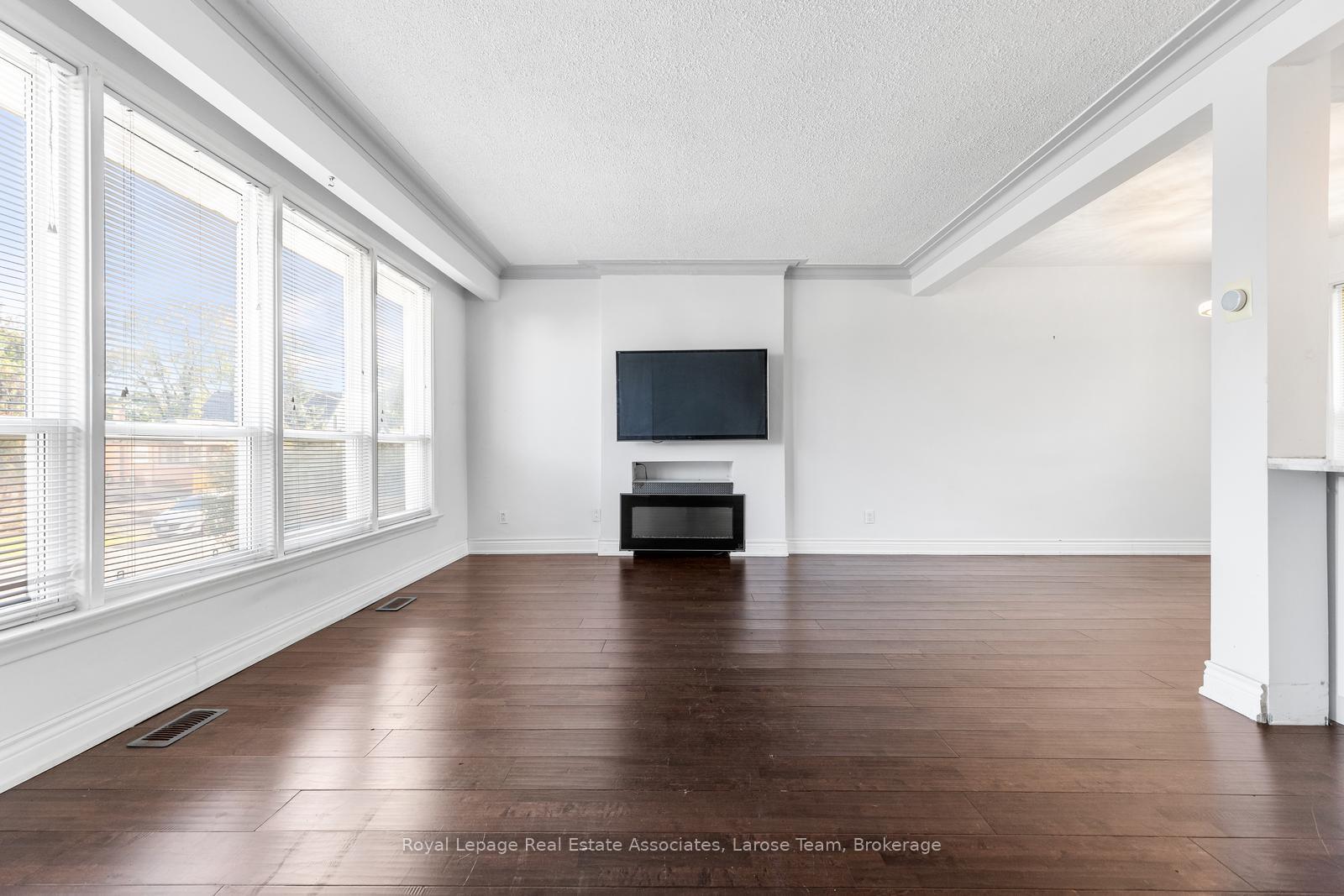 453 Brookside Drive Upper, Oakville Unit: Upper