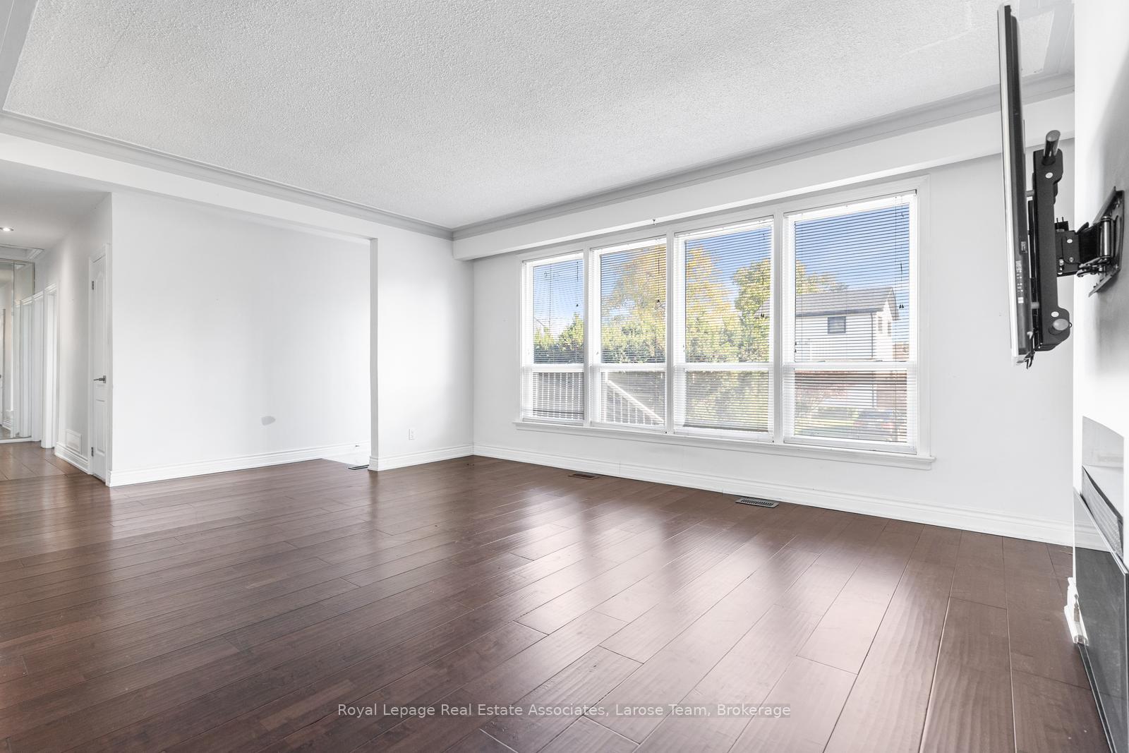 453 Brookside Drive Upper, Oakville Unit: Upper