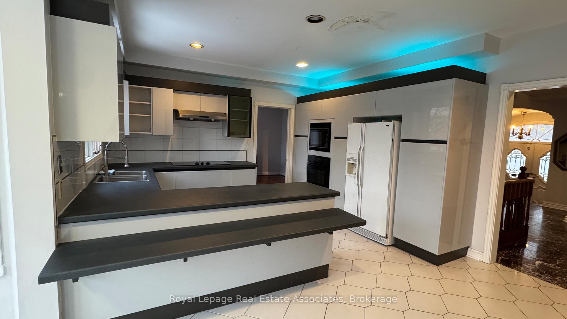 2501 Mississauga Road Unit: Upper