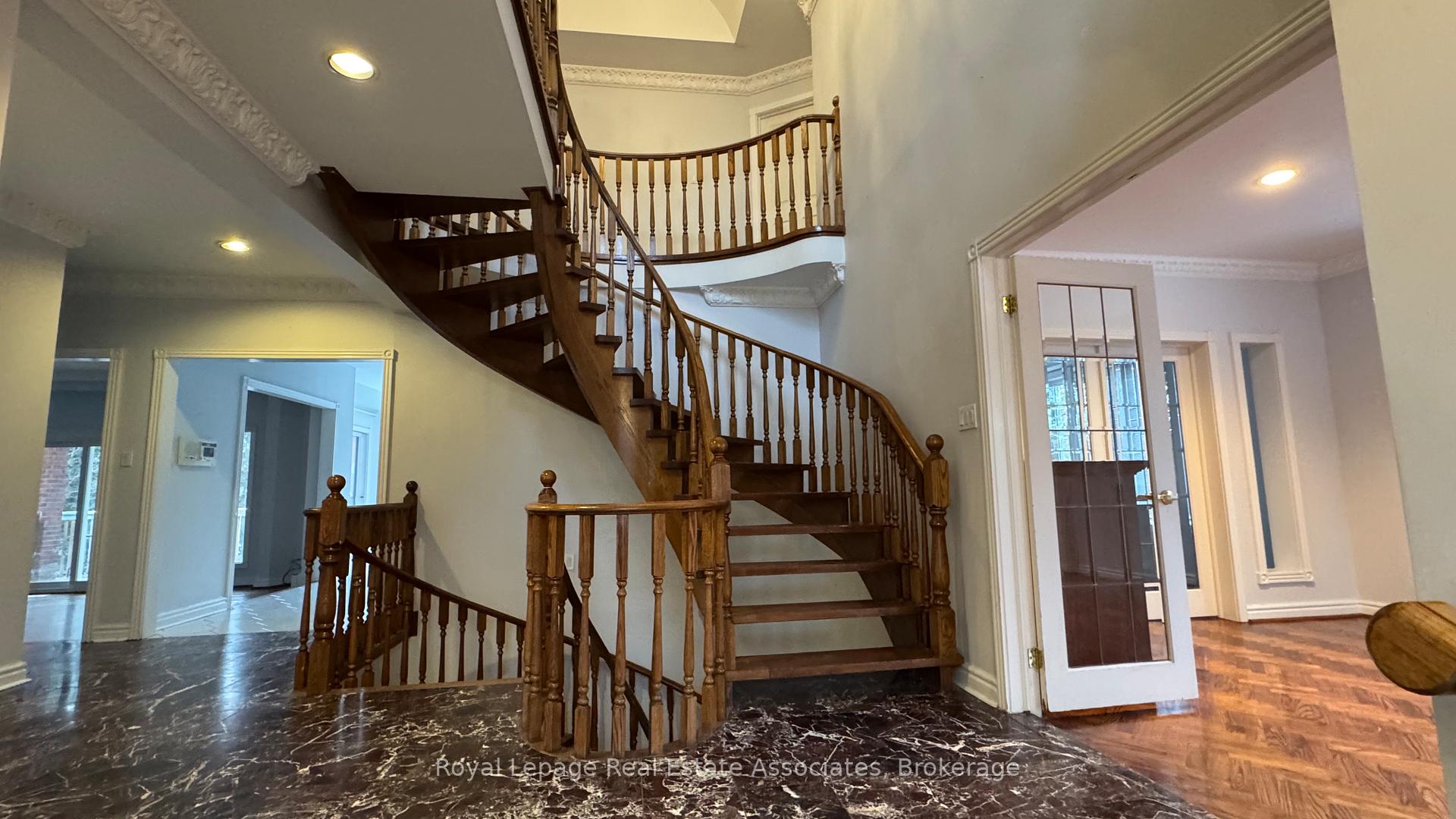 2501 Mississauga Road Unit: Upper