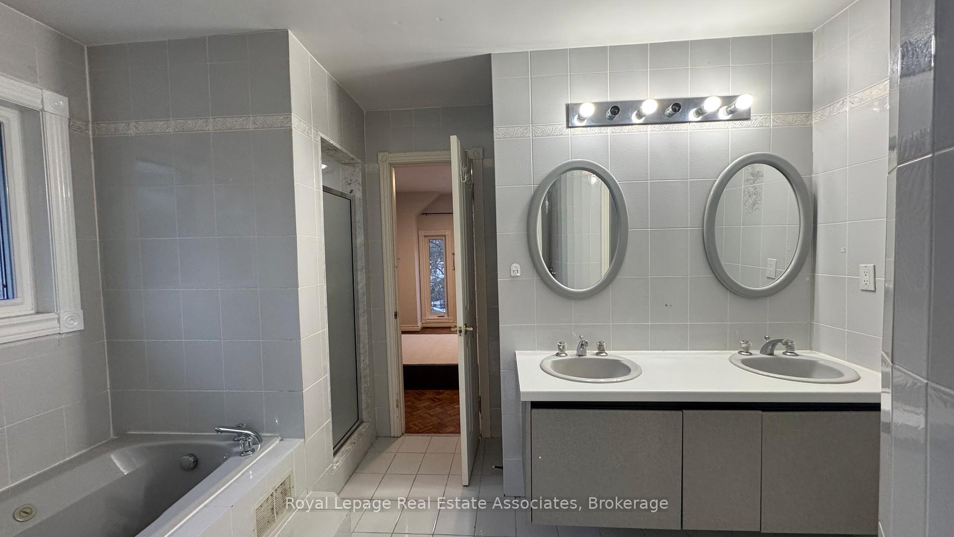 2501 Mississauga Road Unit: Upper