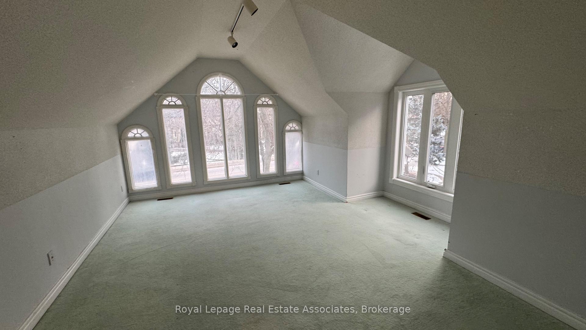 2501 Mississauga Road Unit: Upper