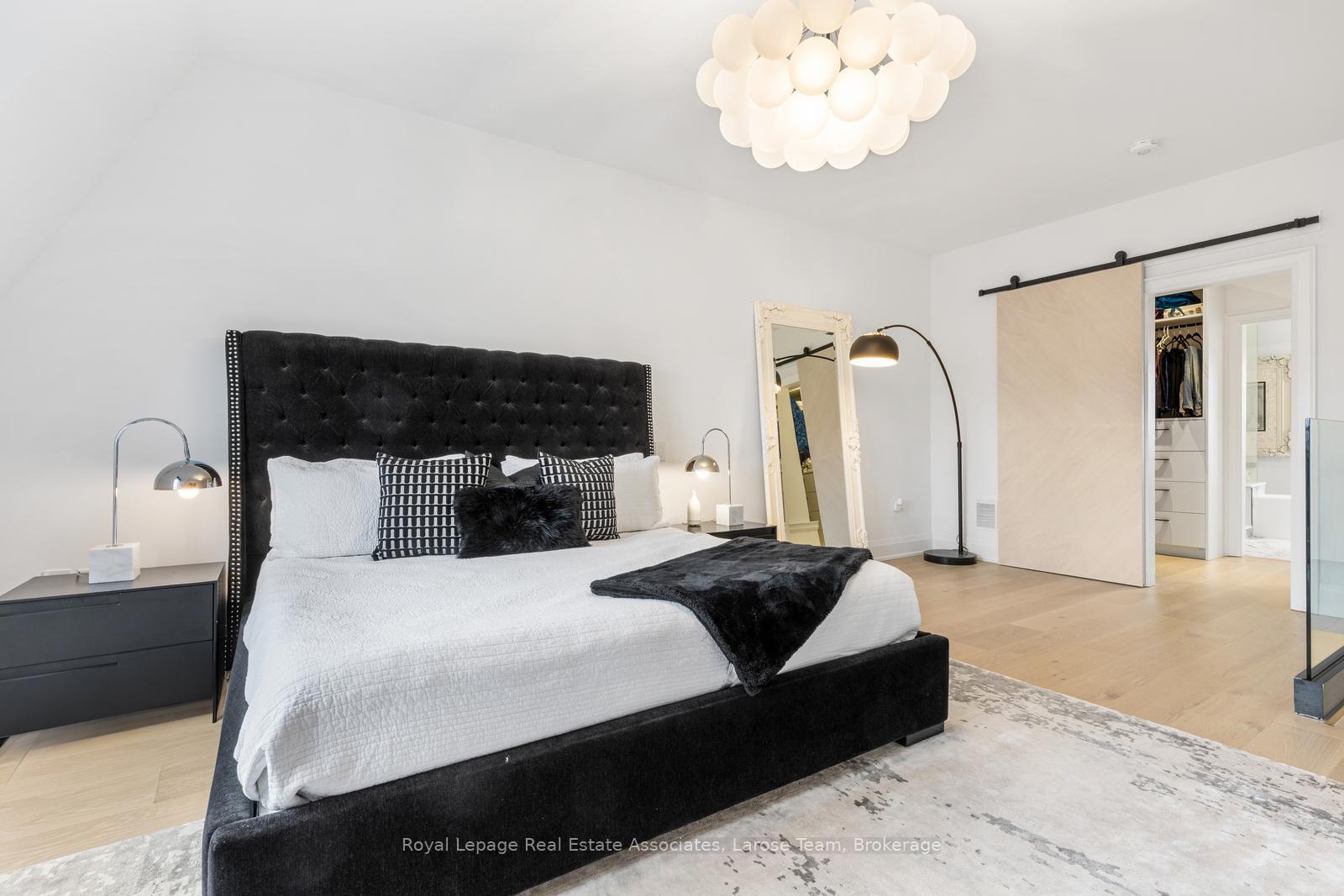 10 Lunar Crescent 24