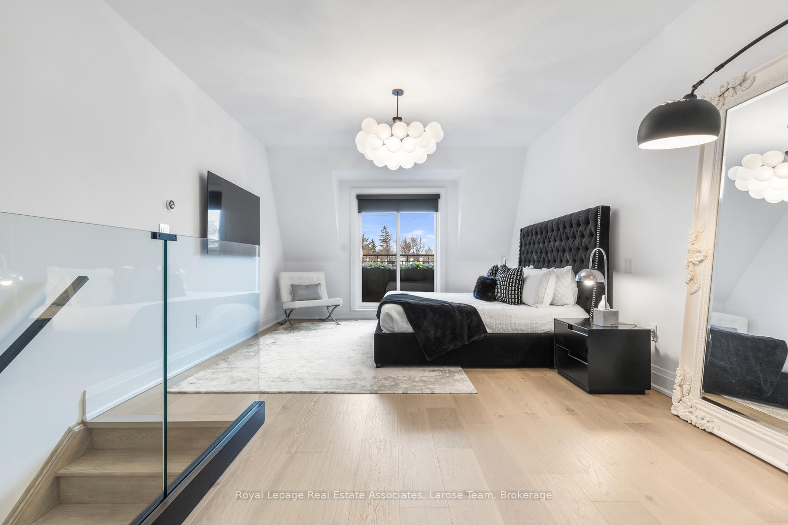 10 Lunar Crescent 24