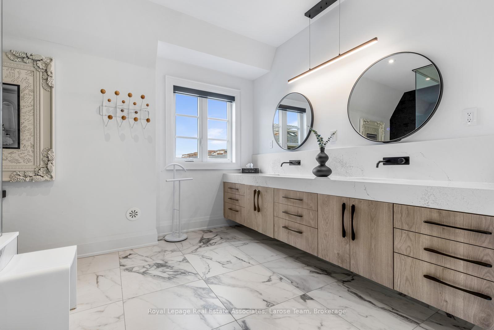 10 Lunar Crescent 24