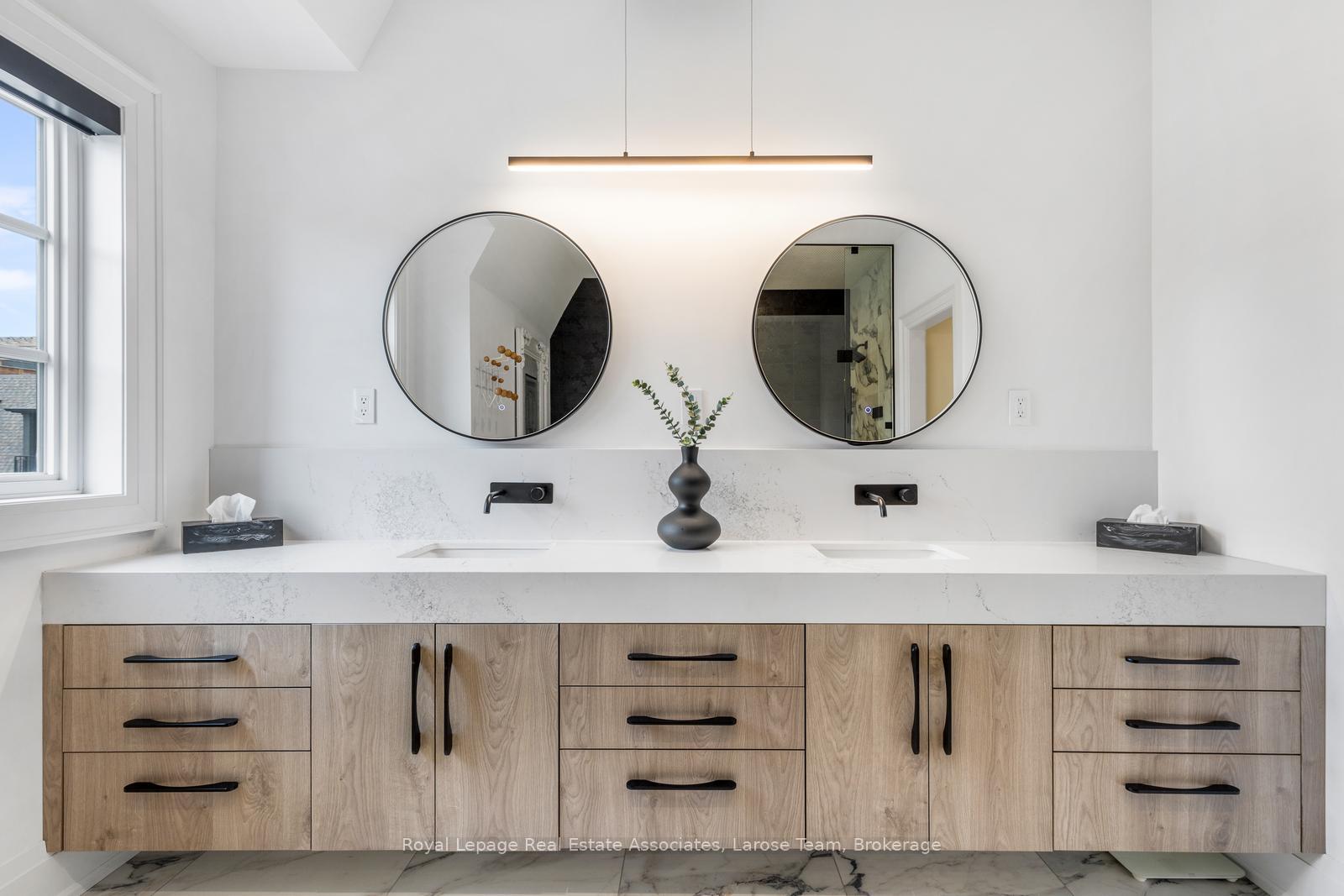 10 Lunar Crescent 24