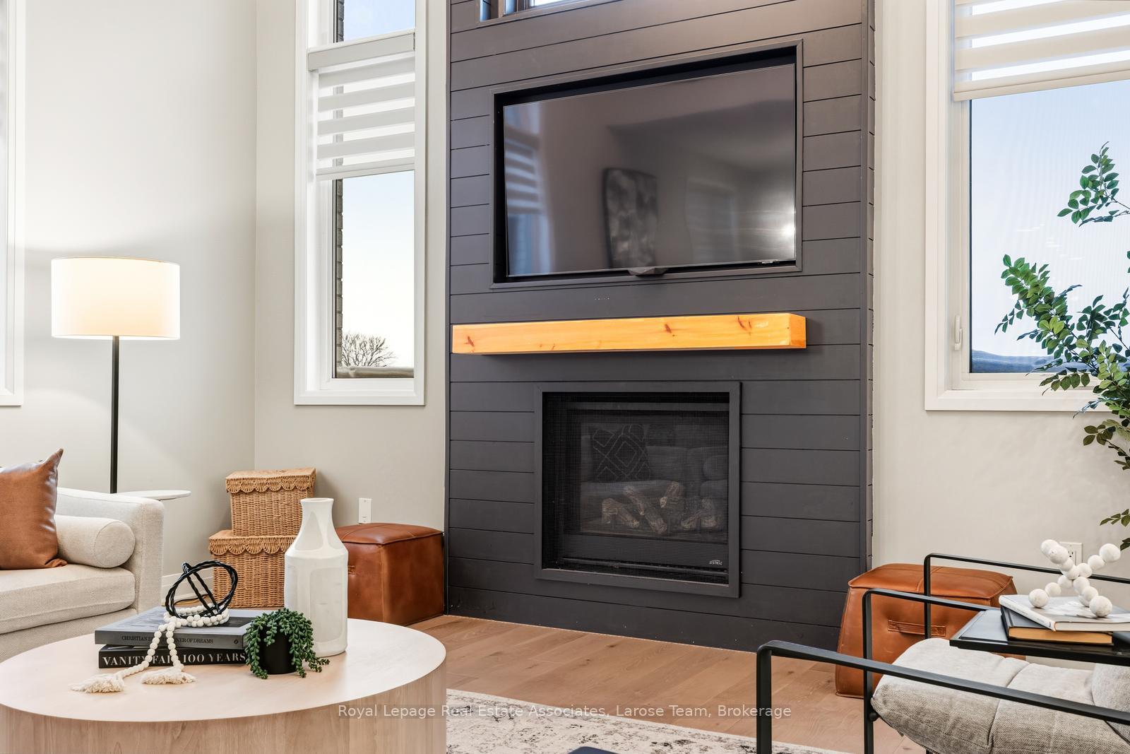 1464 Varelas Passage