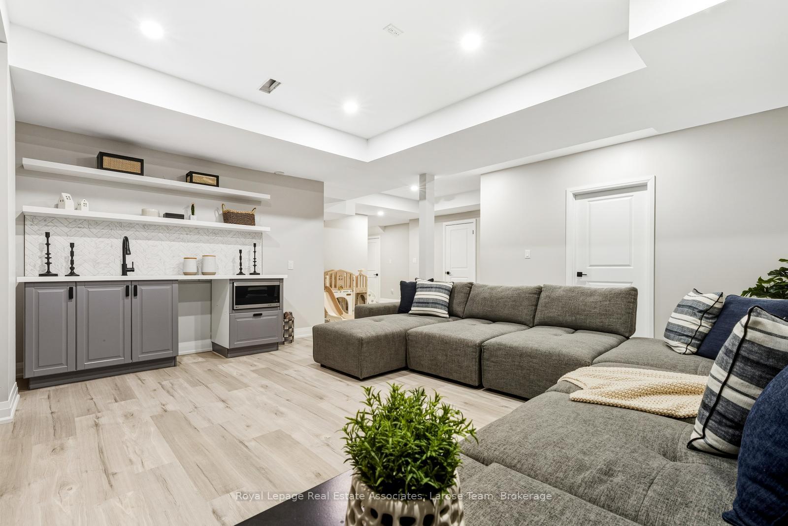 1464 Varelas Passage