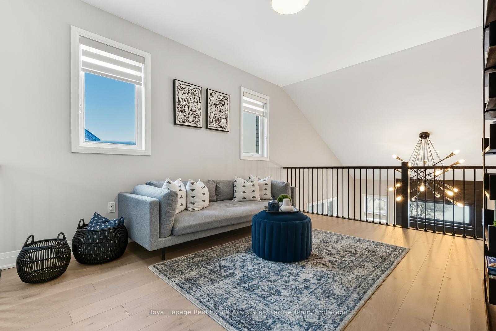 1464 Varelas Passage