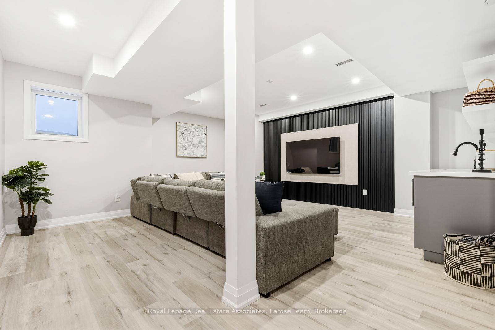 1464 Varelas Passage