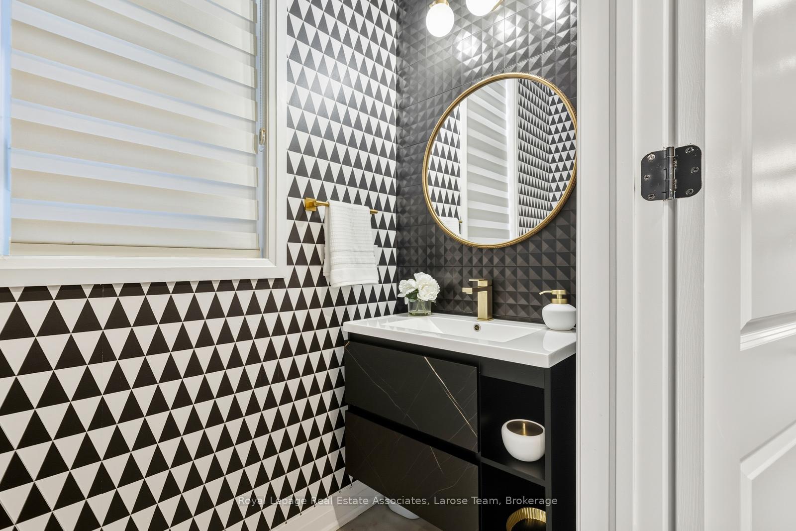 1464 Varelas Passage