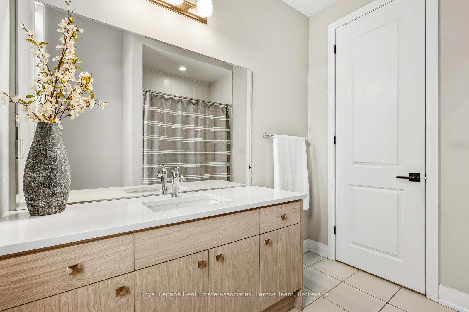 1464 Varelas Passage