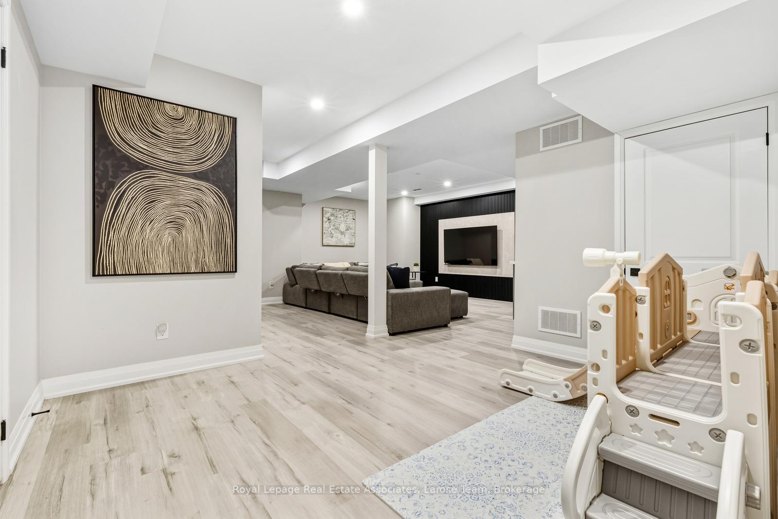 1464 Varelas Passage