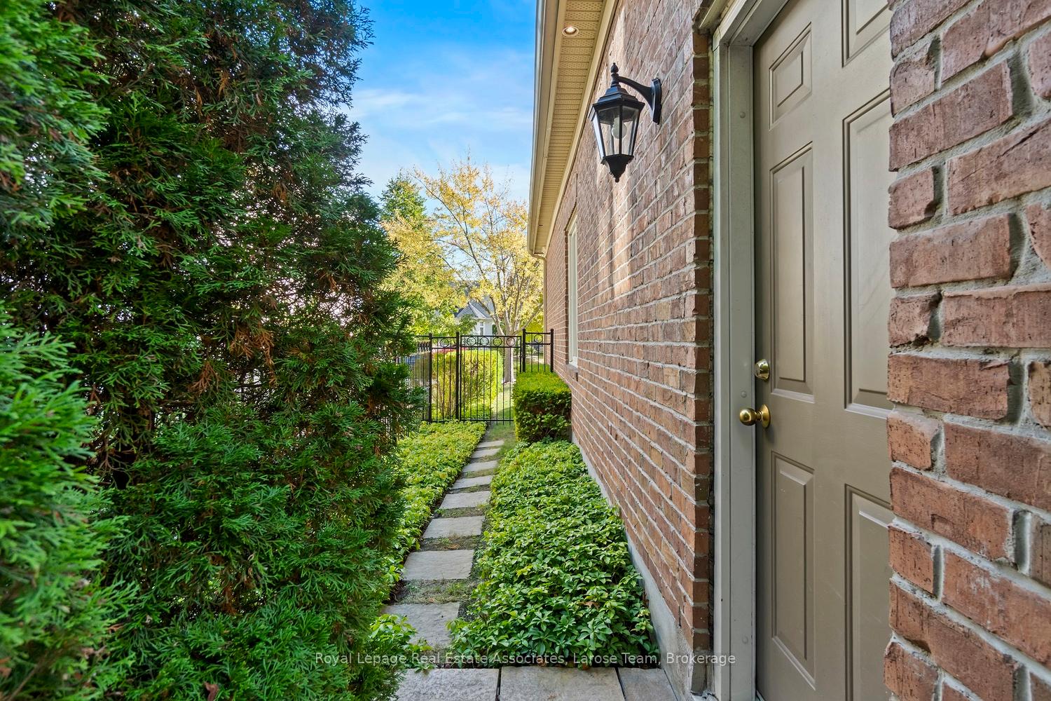 562 Gladwyne Court, Mississauga, ON L5H 4L4, Mississauga ON, L5H 4L4