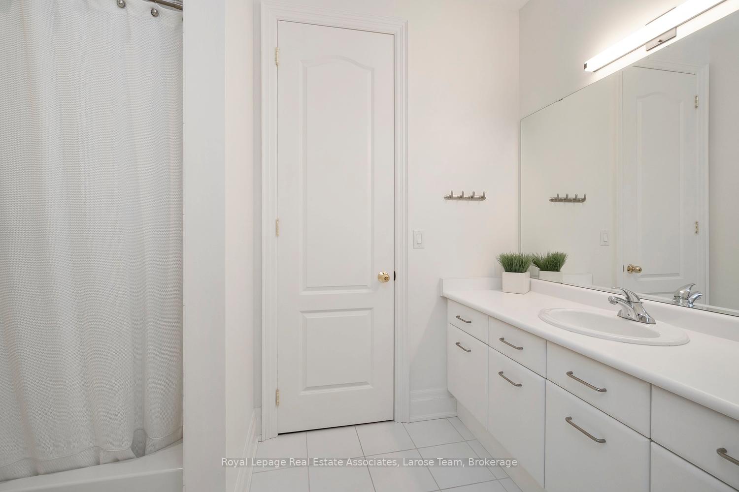 562 Gladwyne Court, Mississauga, ON L5H 4L4, Mississauga ON, L5H 4L4