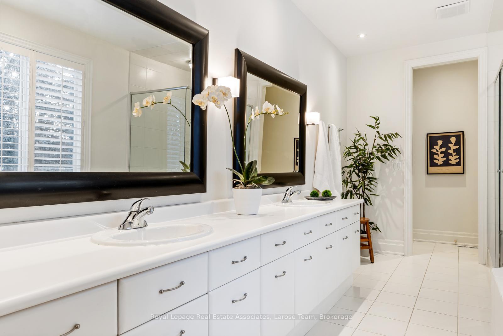 562 Gladwyne Court, Mississauga, ON L5H 4L4, Mississauga ON, L5H 4L4