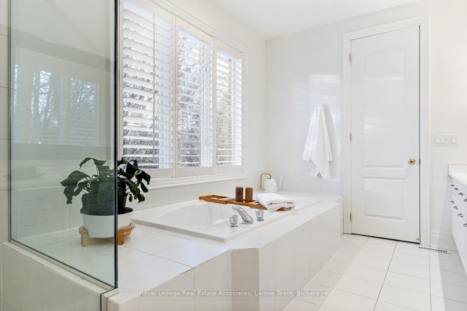 562 Gladwyne Court, Mississauga, ON L5H 4L4, Mississauga ON, L5H 4L4