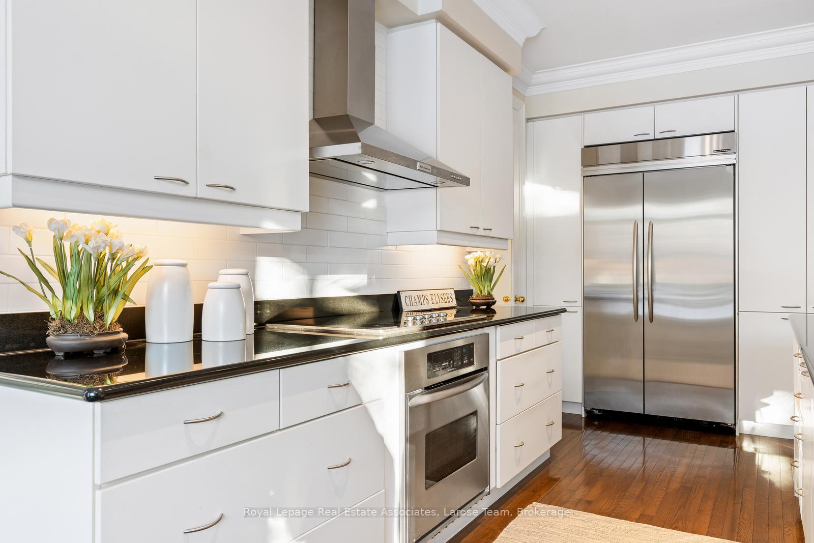 562 Gladwyne Court, Mississauga, ON L5H 4L4, Mississauga ON, L5H 4L4