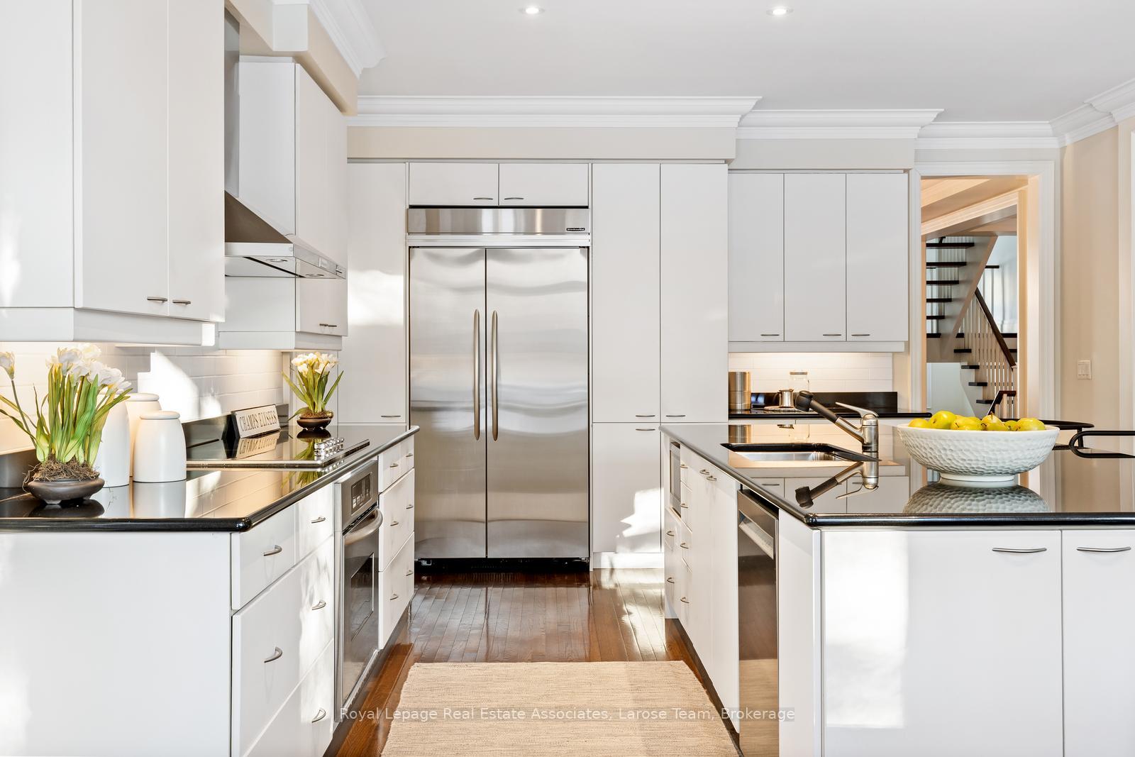 562 Gladwyne Court, Mississauga, ON L5H 4L4, Mississauga ON, L5H 4L4