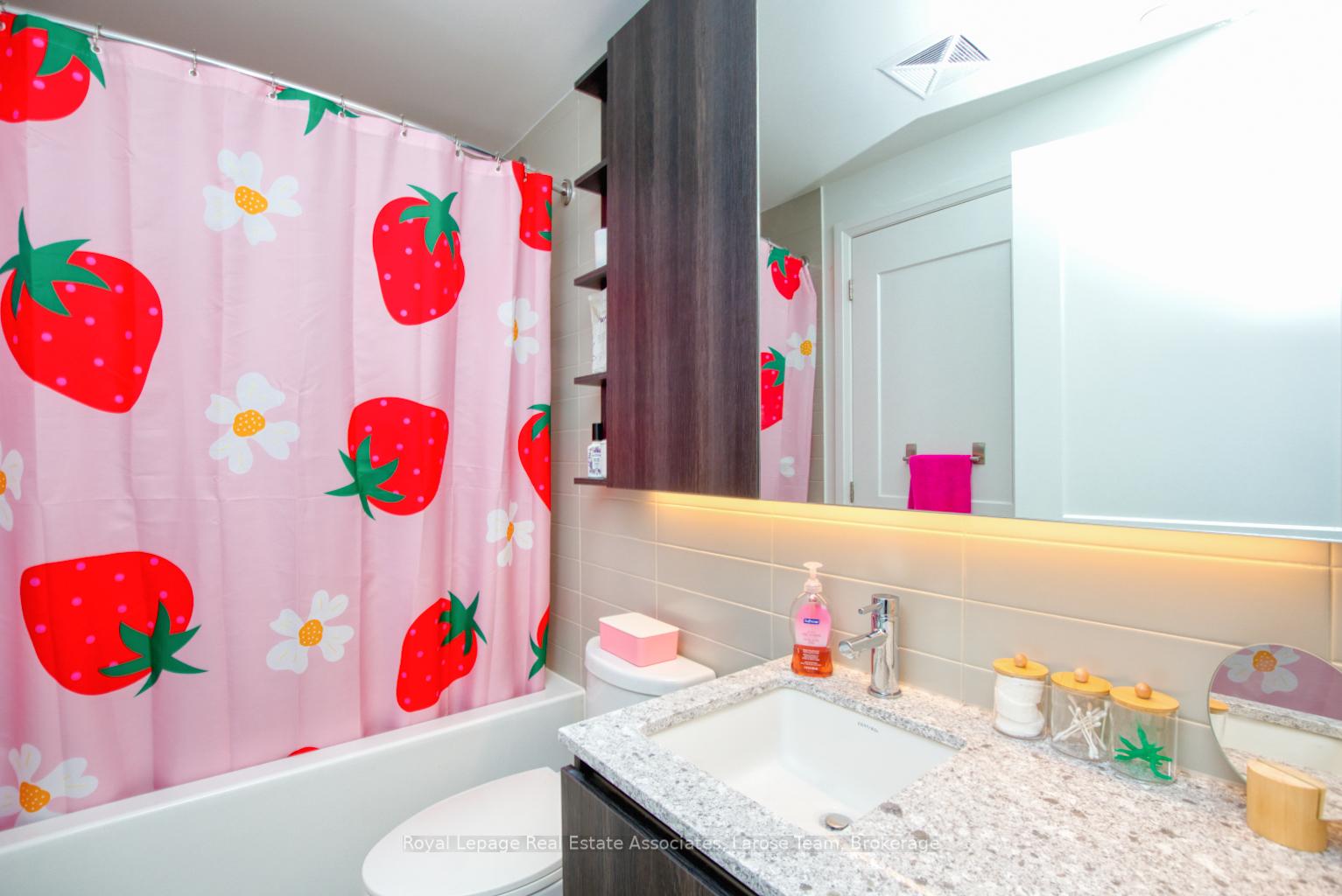 21 Park Street E 811