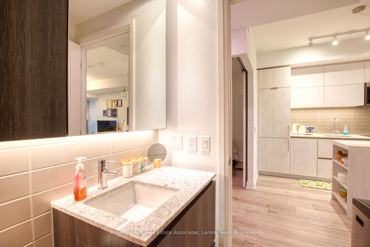 21 Park Street E 811