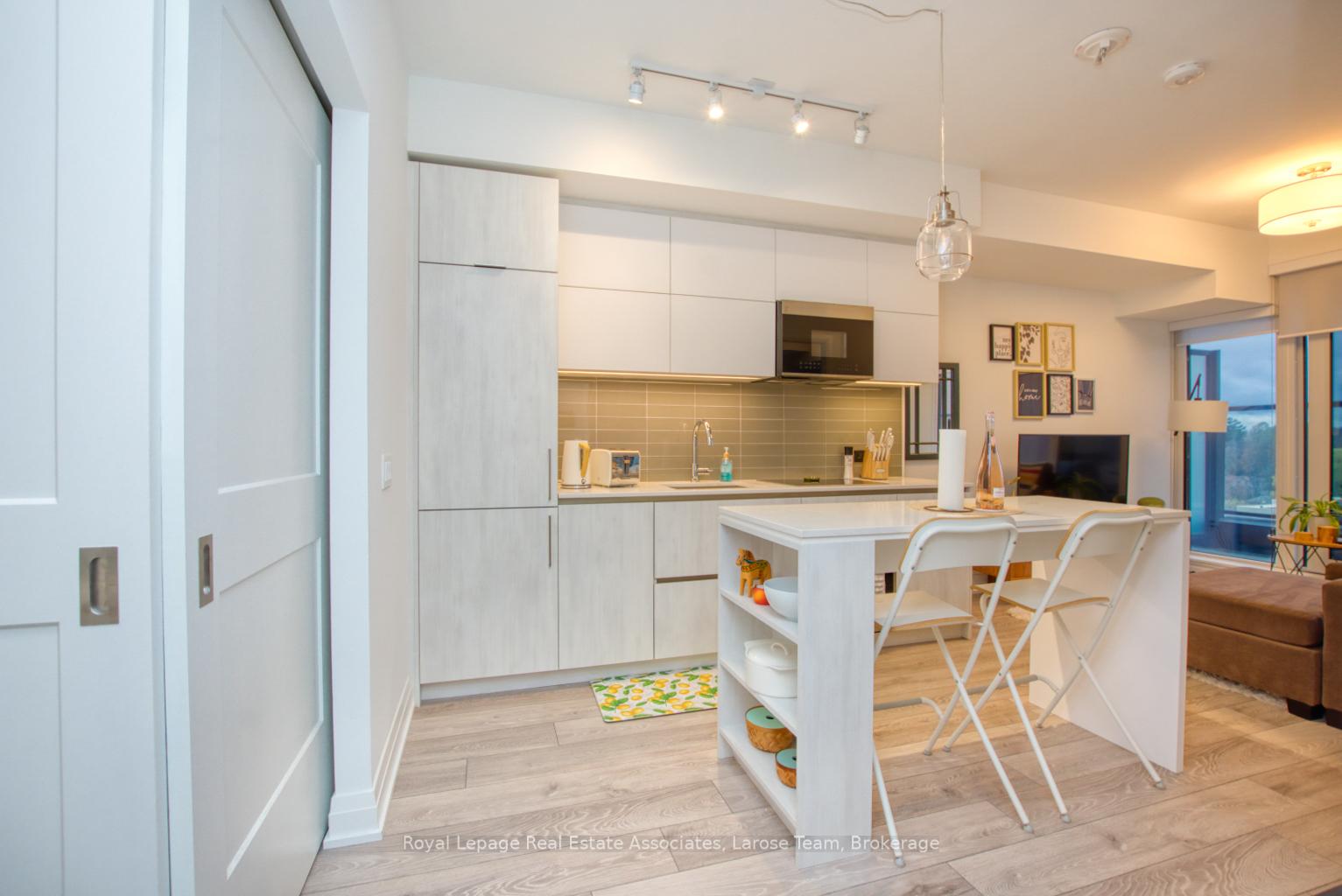 21 Park Street E 811