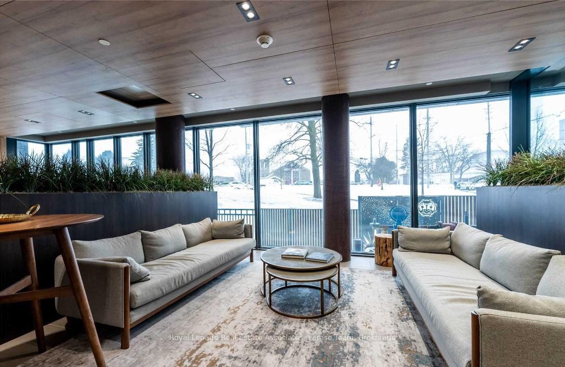 21 Park Street E 811