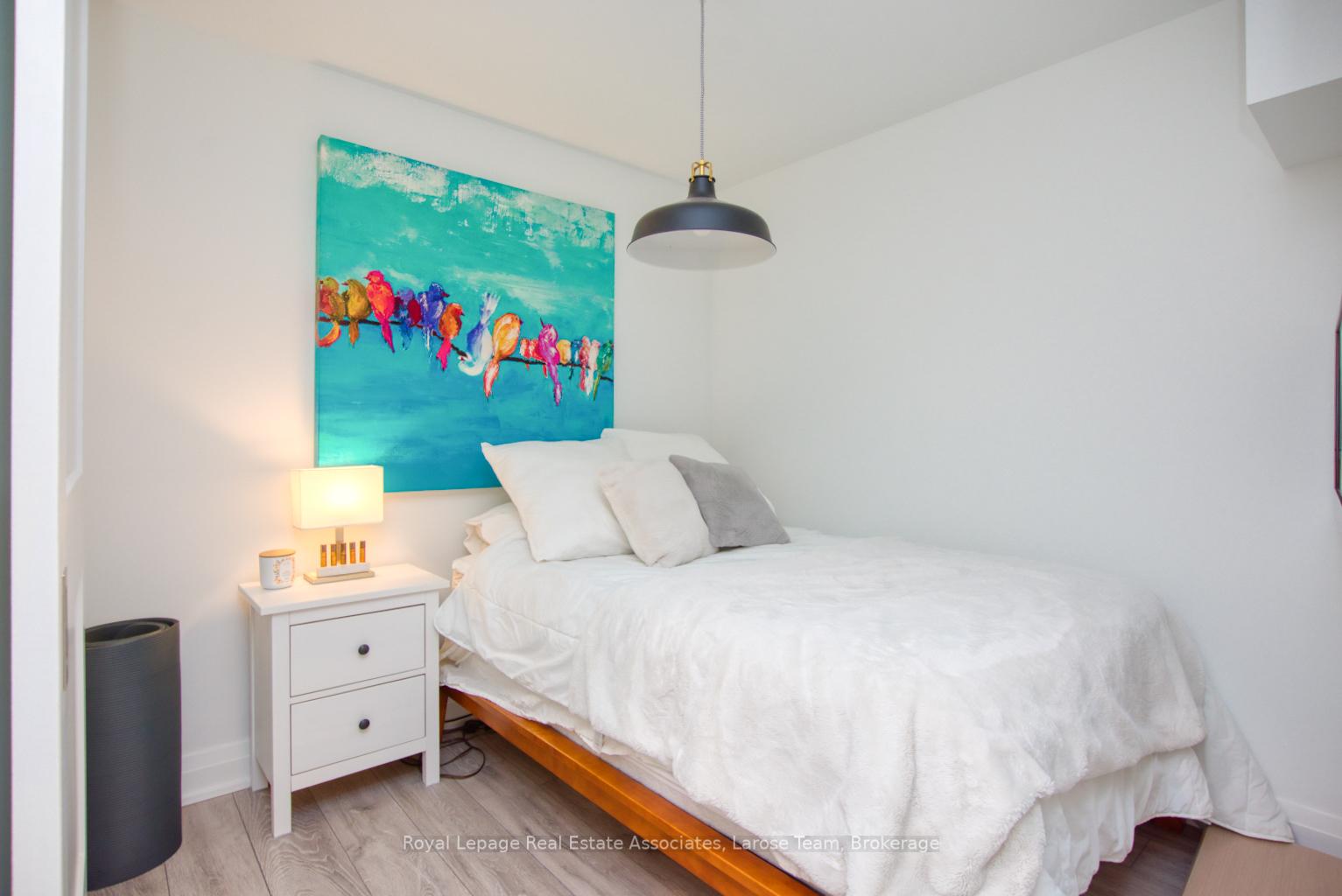 21 Park Street E 811