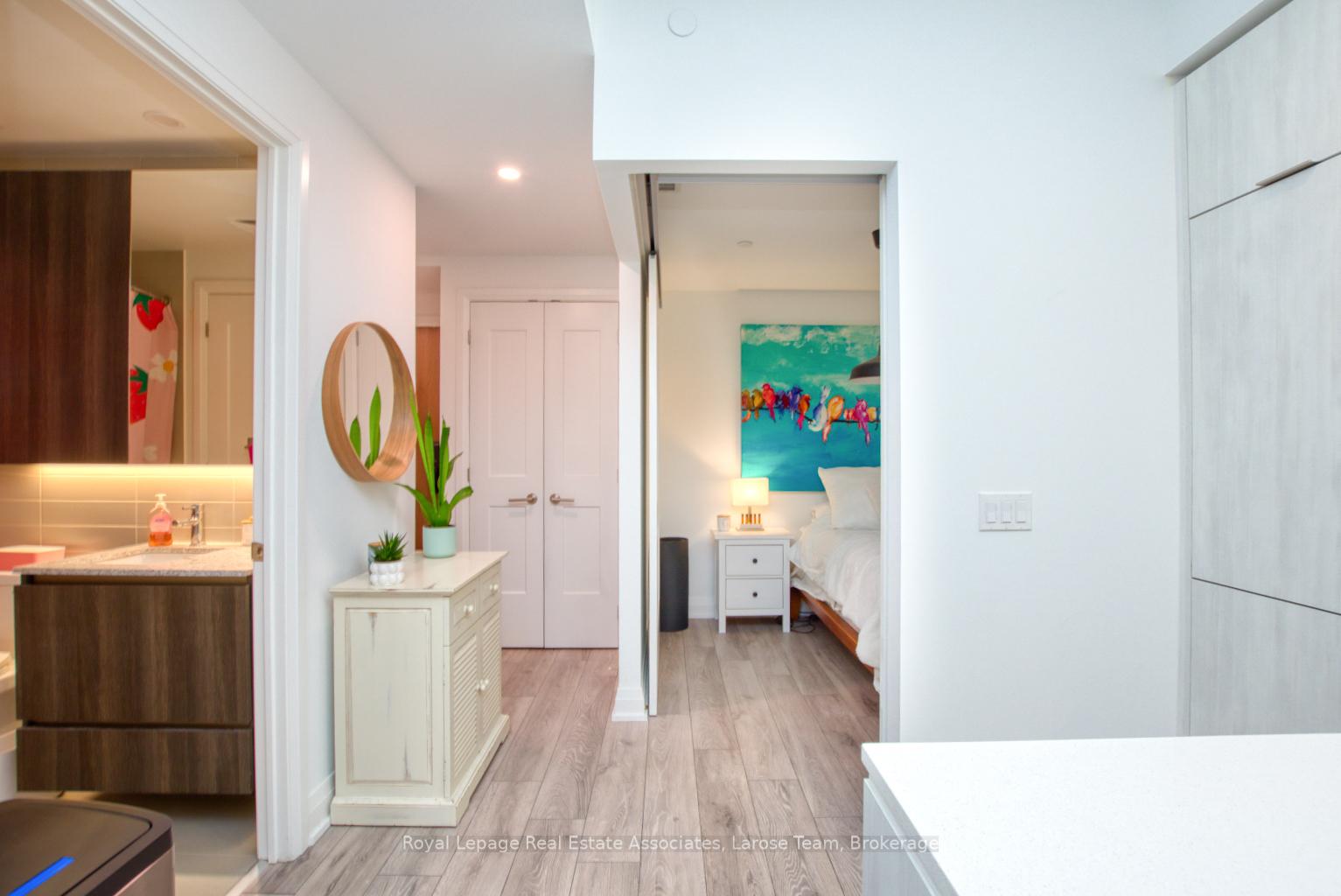 21 Park Street E 811