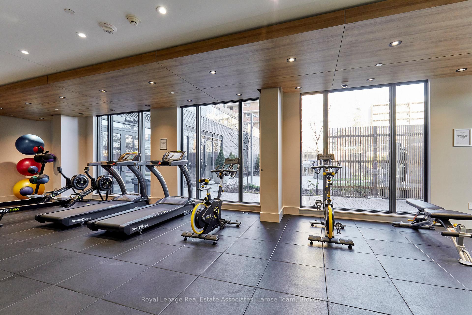 21 Park Street E 811