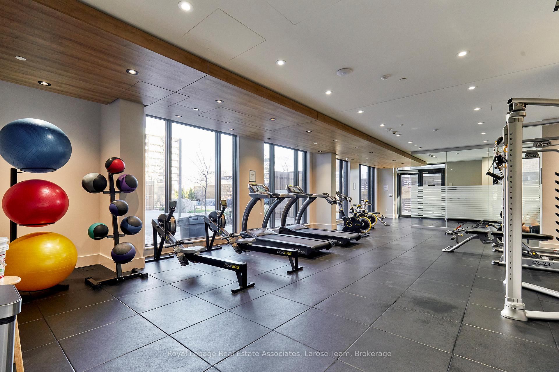 21 Park Street E 811