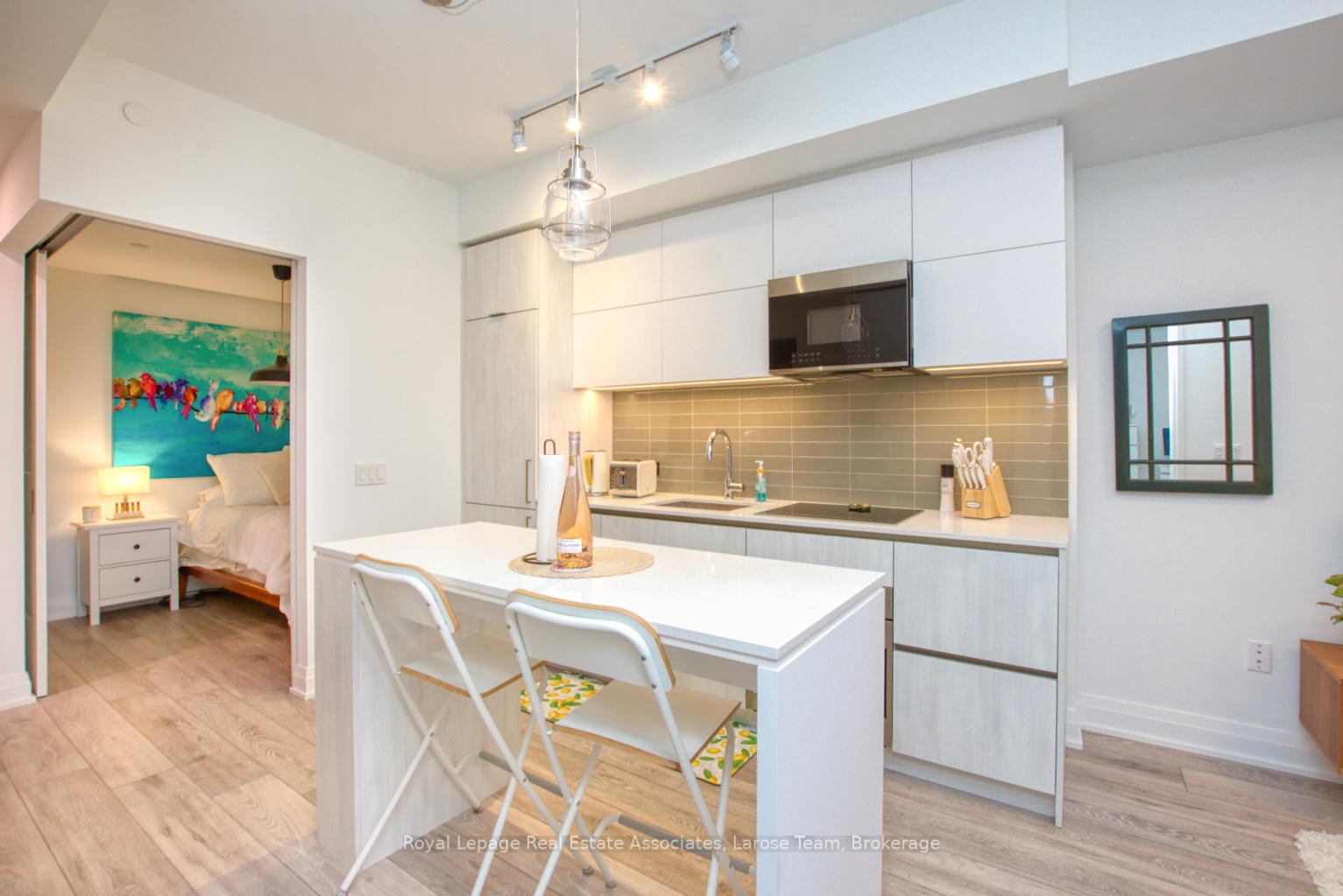 21 Park Street E 811