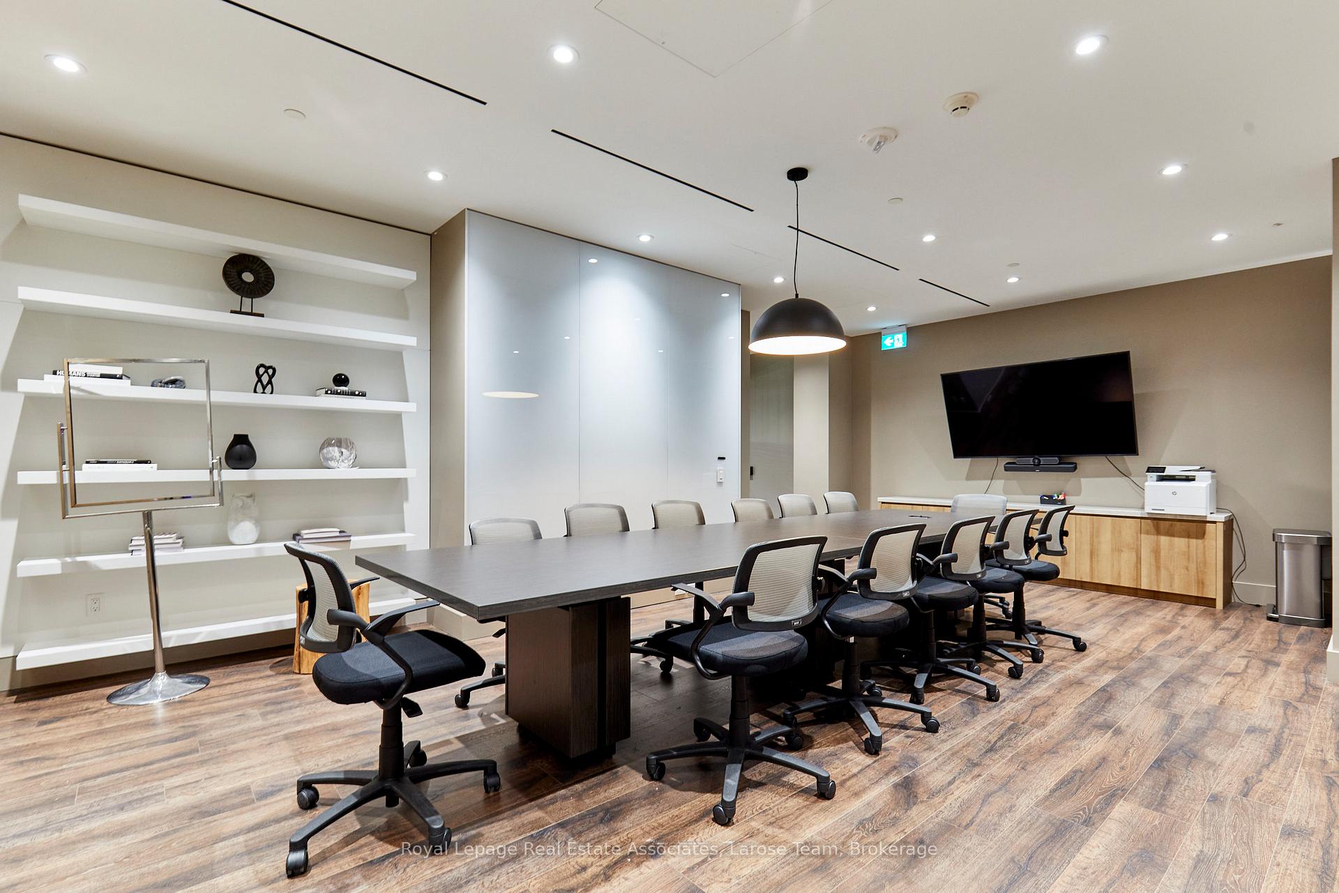 21 Park Street E 811