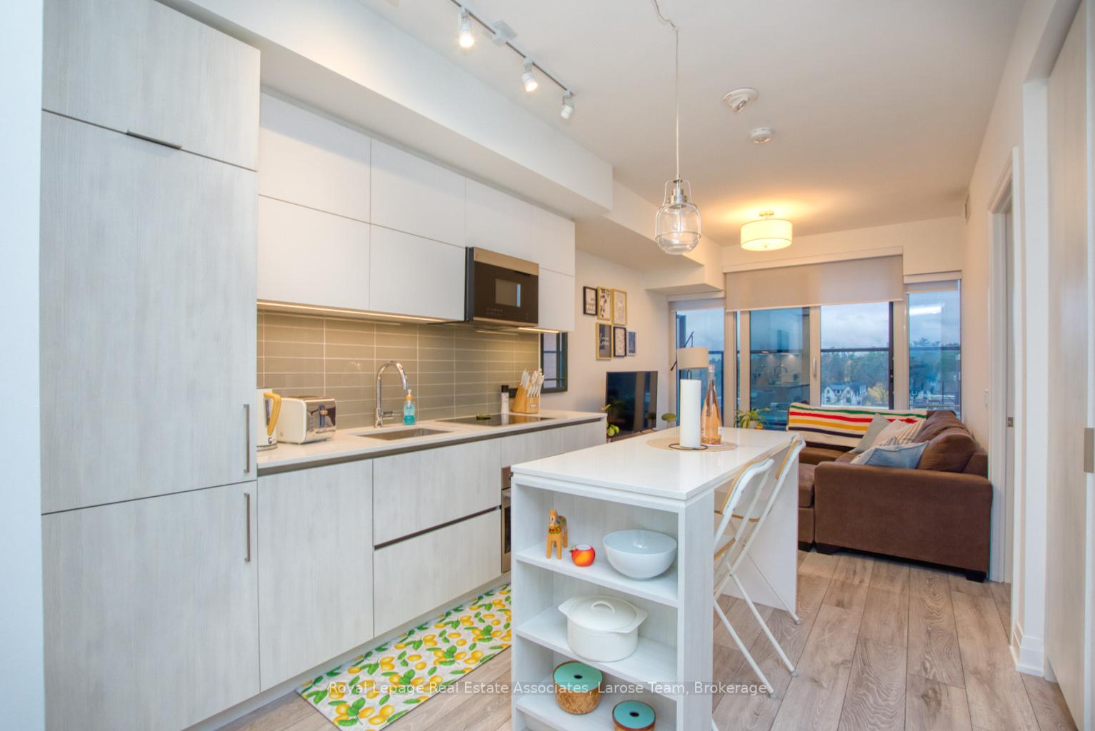 21 Park Street E 811