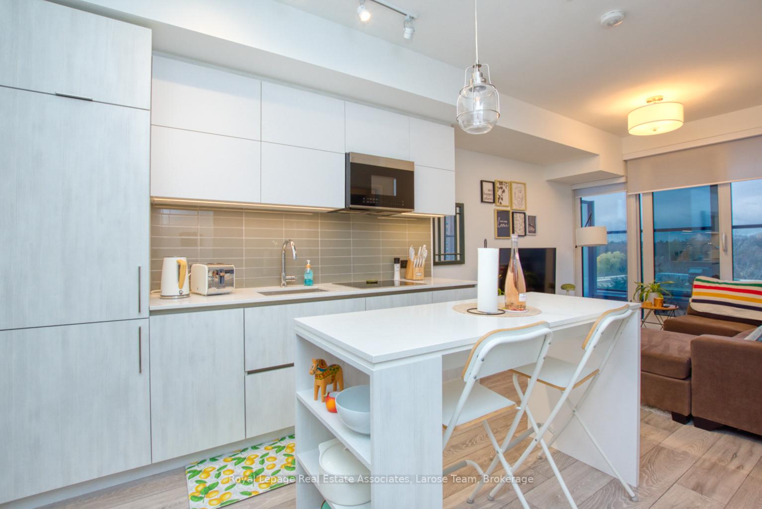 21 Park Street E 811